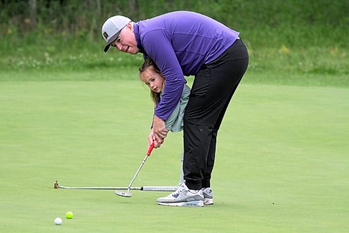 Josh McPhail shows his daughter, Joey, how to putt during his off day at Clear Lake Golf Course on Monday. (Thomas Friesen/The Brandon Sun)