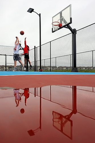 22082023
Spencer Simpson and Uan Lizada play basketball with friends at the Jumpstart Multi Sport Court on Maryland Avenue in Brandon&#x2019;s south end on a grey Tuesday. 
(Tim Smith/The Brandon Sun)