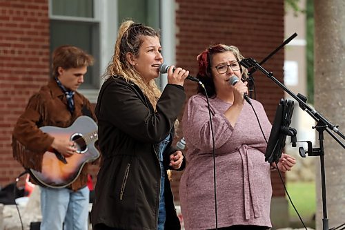 22082023
Members of REIMAGINED perform during Music In The Park at Princess Park in downtown Brandon on Tuesday evening. 
(Tim Smith/The Brandon Sun)