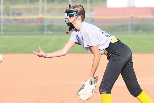 Paige Thomson of the under-13 Brandon Heat makes an underhand toss to third base during a recent practice. The team is competing in Softball Manitoba&#x2019;s under-13 AA provincial championship starting today at Ashley Neufeld Softball Complex. (Perry Bergson/The Brandon Sun)