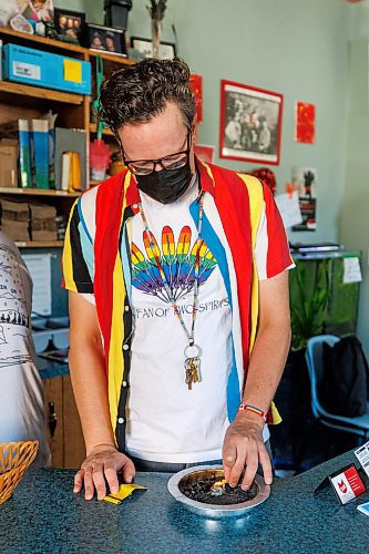 MIKE DEAL / WINNIPEG FREE PRESS
Levi Foy, Executive Director of Sunshine House, 646 Logan Avenue, prepares to smudge shortly after arriving Wednesday morning.
See Malak Abas and Katrina Clarke story
230816 - Wednesday, August 16, 2023.