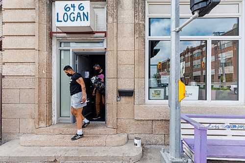 MIKE DEAL / WINNIPEG FREE PRESS
Staff at Sunshine House, 646 Logan Ave., load up supplies for the Sunshine House RV or MOPS (Mobile Overdose Prevention Site) before heading out to their fixed location in the parking lot of 631 Main Street.
See Malak Abas and Katrina Clarke story
230816 - Wednesday, August 16, 2023.