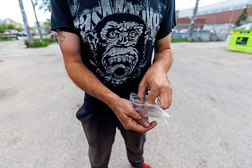 MIKE DEAL / WINNIPEG FREE PRESS
A participant with a personal baggie of drugs at Sunshine House RV or MOPS (Mobile Overdose Prevention Site) in the parking lot of 631 Main Street.
See Malak Abas and Katrina Clarke story
230816 - Wednesday, August 16, 2023.