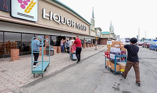 RUTH BONNEVILLE / WINNIPEG FREE PRESS

Local - LC lineups

Corporate customers  head out the Liquor Mart on Regent just after noon on Wednesday with overflowing carts of liquor after waiting in line for up to 3 hours to be first to purchase product before it's sold out. 
See Malak's story. 

See Malak's story

August 23rd, 2023


