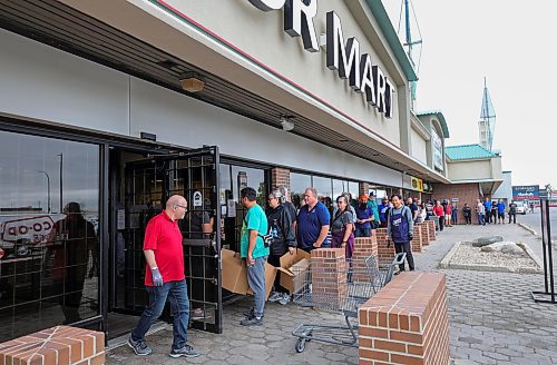 RUTH BONNEVILLE / WINNIPEG FREE PRESS

Local - LC lineups

People are lined up to get into the Liquor Mart on Regent just after noon on Wednesday.  The lines started forming just after 9am mostly by corporate customers who need certain product before it's sold out/

See Malak's story. 


August 23rd, 2023

