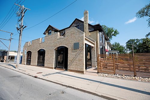 MIKE DEAL / WINNIPEG FREE PRESS
Cinnzeo, a bakery with sites across Canada, is opening in the former Maque location at 909 Dorchester Avenue
230828 - Monday, August 28, 2023.