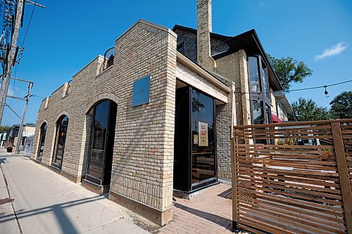 MIKE DEAL / WINNIPEG FREE PRESS
Cinnzeo, a bakery with sites across Canada, is opening in the former Maque location at 909 Dorchester Avenue
230828 - Monday, August 28, 2023.