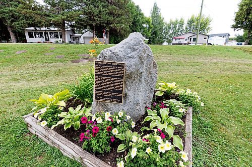 MIKE DEAL / WINNIPEG FREE PRESS
A large commemoration plaque in Terry Fox Memorial Park on the shores of Pelican Lake in the town of Ninette, MB.
See Ben Waldman story
230815 - Tuesday, August 15, 2023.