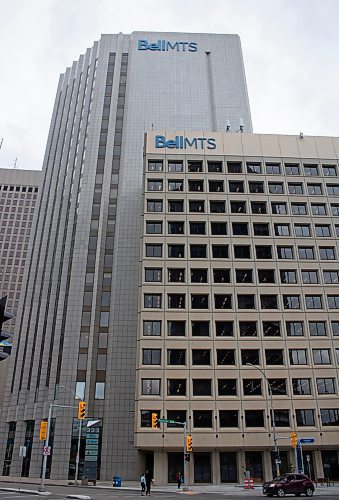 Mike Thiessen / Winnipeg Free Press 
BellMTS offices at 333 Main Street (left) and 191 Pioneer Avenue are up for sale. For Gabrielle Pich&#xe9;. 230829 &#x2013; Tuesday, August 29, 2023