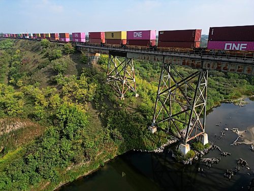 29082023
A train passes over the Rivers trestle on a smoky Tuesday morning.
(Tim Smith/The Brandon Sun)