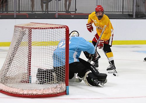 Reed Brown of Tempe, Ari., skates with the puck as his goalie Ryder Green watches closely during a three-on-three game drill at training camp at Westoba Place on Friday morning. (Perry Bergson/The Brandon Sun)
