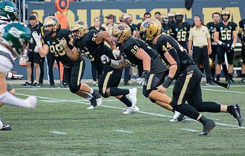 Mike Thiessen / Winnipeg Free Press
The University of Manitoba Bisons defensive line charges at their opponents during the team’s home opener against the Saskatchewan Huskies. For Joshua Sam-Frey. 230901 – Friday, September 1, 2023