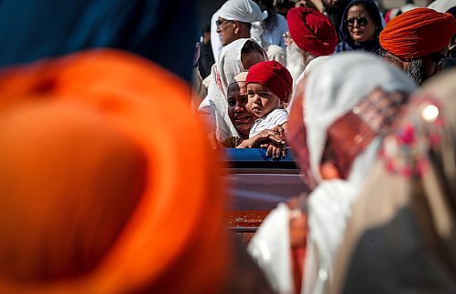 JOHN WOODS / WINNIPEG FREE PRESS
Members of the Manitoba Sikh community place offerings at the Nagar Kirtan parade, an annual celebration of the Guru Granth Sahib, the holy scripture of Sikhism in downtown Winnipeg Sunday, September 3, 2023. 

Re: Abas