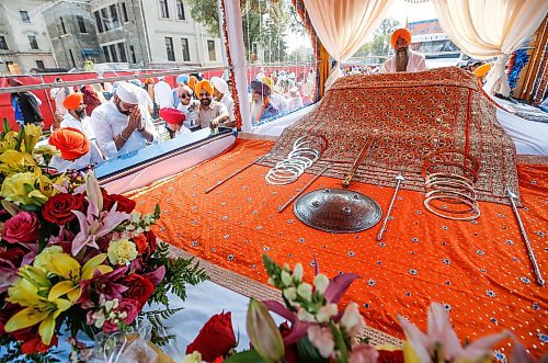 JOHN WOODS / WINNIPEG FREE PRESS
Members of the Manitoba Sikh community place offerings at the Nagar Kirtan parade, an annual celebration of the Guru Granth Sahib, the holy scripture of Sikhism in downtown Winnipeg Sunday, September 3, 2023. 

Re: Abas