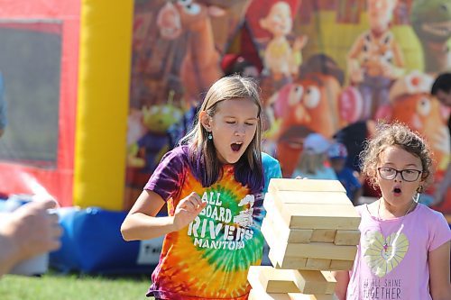 Sisters Tenley and Mea Baranyk take part in a game of Jenga during the Brandon and District Labour Council’s Labour Day festivities. (Kyle Darbyson/The Brandon Sun)