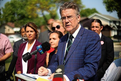 MIKE DEAL / WINNIPEG FREE PRESS
Dougald Lamont, Manitoba Liberal Party Leader, holds a campaign press conference about Health Care specifically about Senior Care, at Andrew Mynarski VC Park, Friday morning. 
230818 - Friday, August 18, 2023