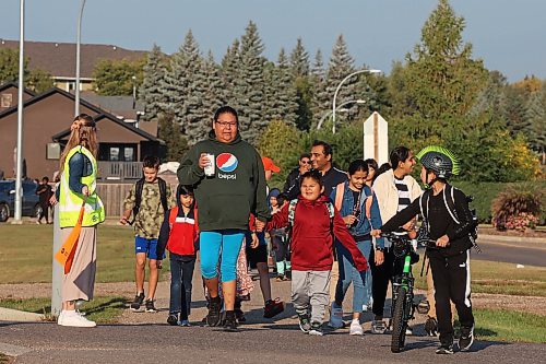 06092023
Kids make their way back to school with parents along Maryland Avenue on Wednesday morning for the first day of classes in Brandon.
(Tim Smith/The Brandon Sun) 
