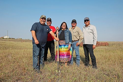 06092023
Sioux Valley Dakota Nation Chief Jennifer Bone (C) and Councillors (L-R) Jonathan Bell, Rusty Taylor, Anthony Tacan and Tim Whitecloud pose for photos during a groundbreaking ceremony for a new water treatment plant at the community on Wednesday. 
(Tim Smith/The Brandon Sun) 