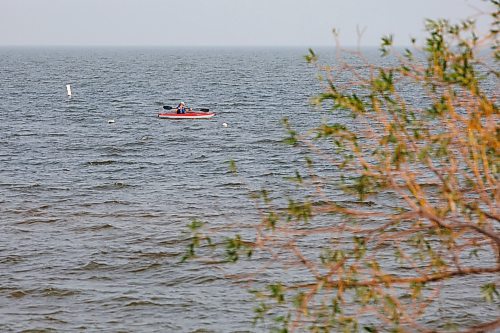 MIKE DEAL / WINNIPEG FREE PRESS
People take advantage of the cool water of Lake Winnipeg at the Hnausa Beach Provincial Park beach.
230731 - Monday, July 31, 2023.