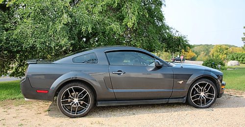 A side shot of Patsy Desjardin's 2008 Mustang in Brandon on Thursday. (Michele McDougall/The Brandon Sun) 