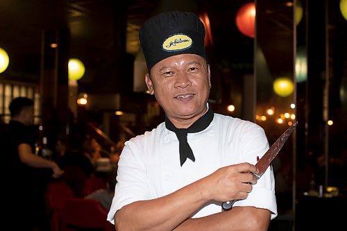 BROOK JONES / WINNIPEG FREE PRESS
Ichiban Japanese Steakhouse chef Edwin Delacruz is pictured at the local restaurant in Winnipeg, Man., Wednesday, Sept. 6, 2023. The art of Teppanyaki or iron cooking has been a Japanese tradition for more than 5,000. years. The Japanese steakhouse at 185 Carlton Street is celebrating its 50th anniversary. 