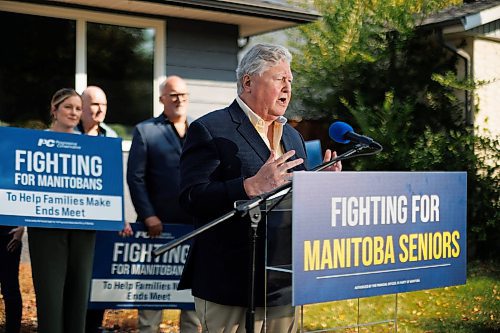 MIKE DEAL / WINNIPEG FREE PRESS
Scott Johnston, PC candidate for Assiniboia, during a campaign announcement in Winnipeg&#x2019;s Westdale neighbourhood Thursday morning.
See Carol Sanders story
230907 - Thursday, September 07, 2023.