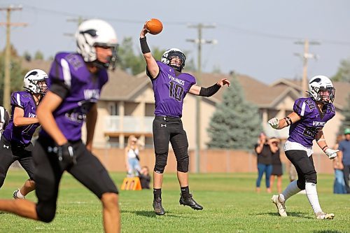 08092023
Quarterback Coleton Malyon of the Vincent Massey Vikings catches the snap during high school football action against the Grant Park Pirates on Friday. (Tim Smith/The Brandon Sun)