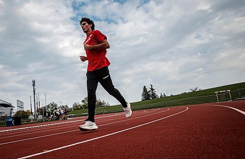 JOHN WOODS / WINNIPEG FREE PRESS
Noah Neves, a 800m runner with the Tough Track running club, is photographed at a training session at the University of Manitoba in Winnipeg Sunday, September 10, 2023. 

Reporter: sawatzky