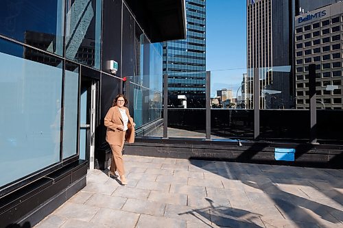 MIKE DEAL / WINNIPEG FREE PRESS
PC Party leader, Heather Stefanson, arrives for a campaign announcement at new apartment tower at 300 Main Street Monday morning.
See Carol Sanders story
230911 - Monday, September 11, 2023.