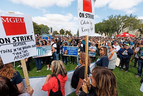 MIKE DEAL / WINNIPEG FREE PRESS
Hundreds gather at Memorial Park Tuesday afternoon to take part in MGEU&#x2019;s Rally for Fairness.
See Malak Abas story
230912 - Tuesday, September 12, 2023.