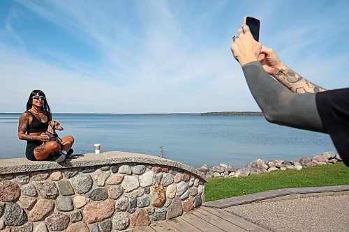 13092023
Cait Bousfield takes photos of Patricia Silva and Carl, a dachshund, on the pier in Wasagaming on a warm Wednesday. 
(Tim Smith/The Brandon Sun)