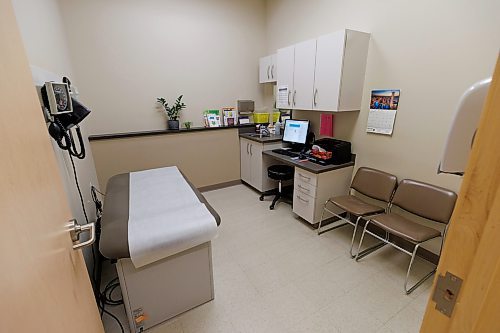 MIKE DEAL / WINNIPEG FREE PRESS
Inside a examination room at a doctor&#x2019;s office.
230914 - Thursday, September 14, 2023.