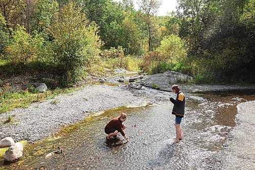 14092023
Kate Black of Brandon and her grandmother Janis Dutko of the Polonia area cool their feet in the shale-bed creek at Big Valley Park in the RM of Rosedale on a warm and sunny Wednesday. 
(Tim Smith/The Brandon Sun)