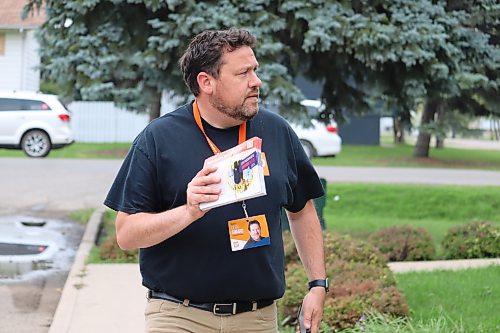 Brandon East NDP candidate Glen Simard canvasses a neighbourhood near Kin Park late Friday afternoon. (Kyle Darbyson/The Brandon Sun)