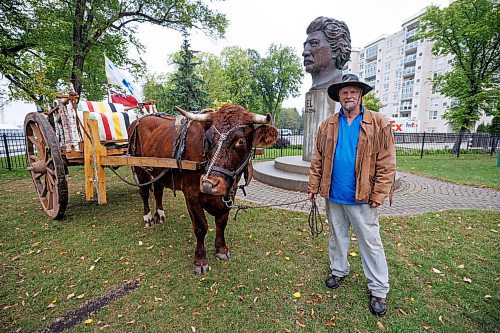 MIKE DEAL / WINNIPEG FREE PRESS
Terry Doerksen and his ox arrive at Le Musée de Saint-Boniface Museum Friday afternoon, as he finishes his Dawson Road journey.
230915 - Friday, September 15, 2023.