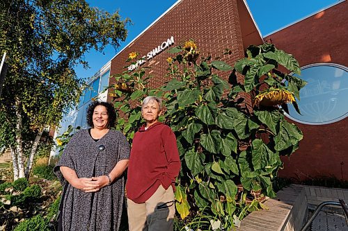 MIKE DEAL / WINNIPEG FREE PRESS
Sherry Wolfe Elazaar (left) and Kim Larcombe  (right) in the Healing Heart Garden at Temple Shalom, 1077 Grant Avenue, Friday morning.
See Brenda Suderman story
230915 - Friday, September 15, 2023.