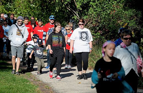 JOHN WOODS / WINNIPEG FREE PRESS
People take part in the annual Terry Fox run at Assiniboine Park in Winnipeg Sunday, September 17, 2023. 

Reporter: standup