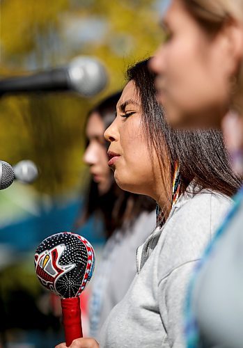 JOHN WOODS / WINNIPEG FREE PRESS
Skyla Hart, from left, Ivana Yellowback and Katelyn Hart of Kind Hart Women Singers performs at the We Are Treaty People celebration event at the Forks in Winnipeg Sunday, September 17, 2023. 

Reporter: ?