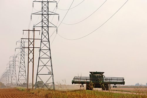 19092023
Combines make their way along a grid road northeast of Brandon on a hot Monday afternoon. (Tim Smith/The Brandon Sun)