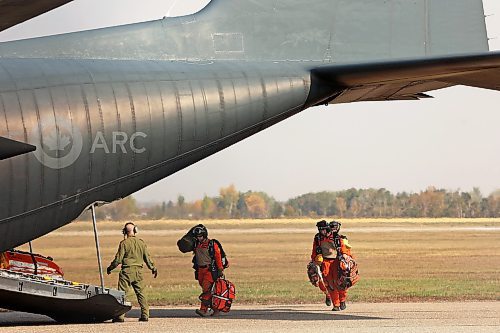 19092023
A Canadian Forces C130 Hercules at Brandon Municipal Airport picks up four military members after they parachuted from the aircraft and landed at the airport as part of training on Monday. (Tim Smith/The Brandon Sun)