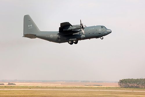 19092023
A Canadian Forces C130 Hercules takes off from Brandon Municipal Airport after picking up four military members who parachuted from the aircraft and landed at the airport as part of training on Monday. (Tim Smith/The Brandon Sun)