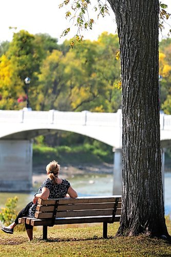 RUTH BONNEVILLE / WINNIPEG FREE PRESS

Weather Standup

A woman enjoys the noonday sunshine and gorgeous fall views on the west side of Assiniboine Park overlooking the footbridge Tuesday. 


Sept  19th, 2023
