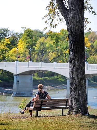 RUTH BONNEVILLE / WINNIPEG FREE PRESS

Weather Standup

A woman enjoys the noonday sunshine and gorgeous fall views on the west side of Assiniboine Park overlooking the footbridge Tuesday. 


Sept  19th, 2023
