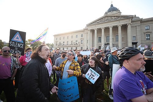 MIKE DEAL / WINNIPEG FREE PRESS
Protesters against LGBTTQ+ issues education in public schools were met on the Manitoba Legislative Building grounds by counter-protesters Wednesday morning, Sept. 20, 2023.