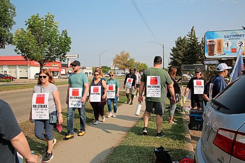 Striking Manitoba Government and General Employees’ Union workers picket Monday on First Street outside Manitoba Public Insurance's Brandon Service Centre. (Abiola Odutola/The Brandon Sun)