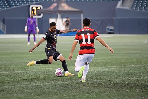 BROOK JONES / WINNIPEG FREE PRESS
Valour FC played to a 1-0 loss against Vancouver FC in Canadian Premier League action at IG Field in Winnipeg, Man., Wednesday, Sept 20, 2023. Pictured: Valour FC midfielder Dante Campbell kicks the soccer ball as Vancouver FC attacker Gabriel Bitar approaches during first half play. 