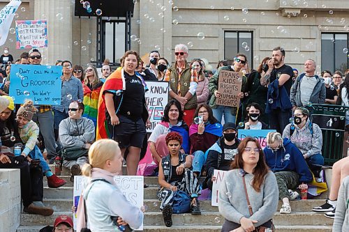 MIKE DEAL / WINNIPEG FREE PRESS
Trans Rights supporters gather on the steps of the Manitoba Legislative building Wednesday morning watching Anti-trans protesters as they gather on the grounds in front of them.
230920 - Wednesday, September 20, 2023.