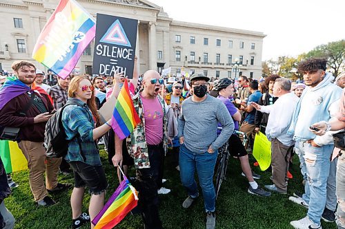 MIKE DEAL / WINNIPEG FREE PRESS
Trans Rights supporters shout at Anti-trans protesters as they gather at the Manitoba Legislative building Wednesday morning.
230920 - Wednesday, September 20, 2023.