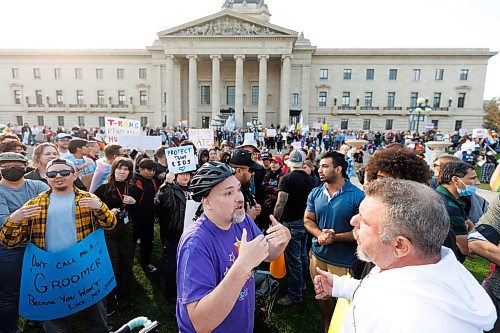 MIKE DEAL / WINNIPEG FREE PRESS
Jason Pinkney (left in purple shirt), a teacher and Trans Rights supporter, has a lively discussion with Bob Scott (right with white hoody), a concerned community member.
Anti-trans protesters and Trans Rights supporters gather at the Manitoba Legislative building Wednesday morning.
230920 - Wednesday, September 20, 2023.