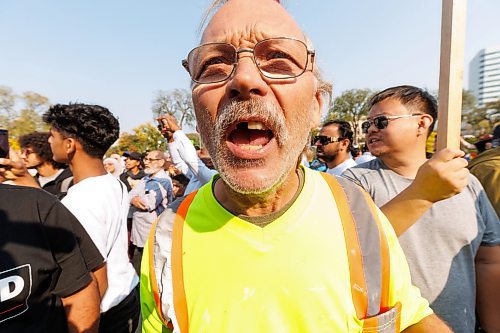MIKE DEAL / WINNIPEG FREE PRESS
A yellow vest protestor shouts &#x201c;Fake News!&#x201d; In the face of the media during a Trans Rights protest and counter protest at the Manitoba Legislative building Wednesday morning.
230920 - Wednesday, September 20, 2023.